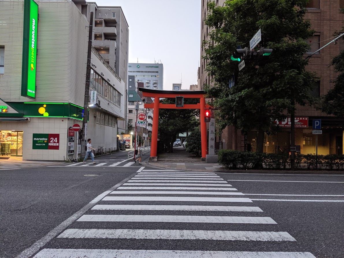 横浜関内にあるホテル　アルファーワンはどうかな、そんで厳島神社に行きました。